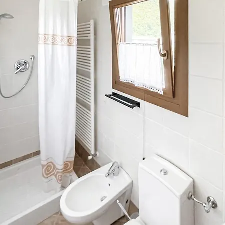 Casa vacanze 2 Bedroom Beautiful In Castagnetoli *