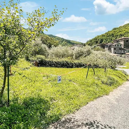2 Bedroom Beautiful In Castagnetoli * Mulazzo